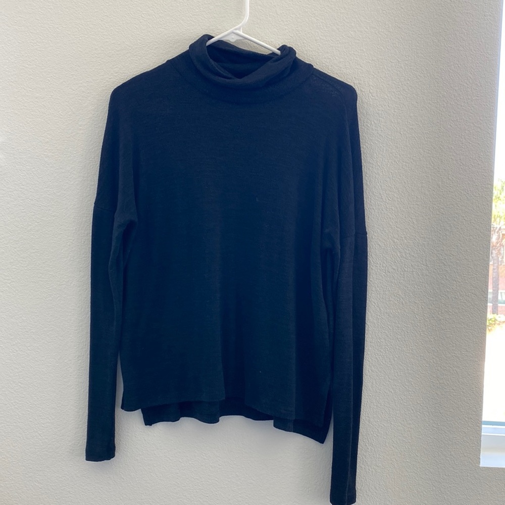 Cozy black Abercrombie turtleneck
